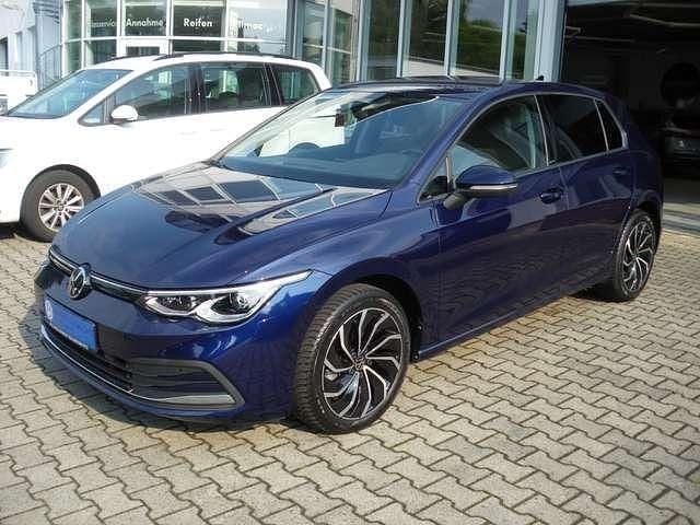 Gebraucht VW Golf VIII Active 131 PS (96 kW) 2022 Atlantic blue metallic Limousine
