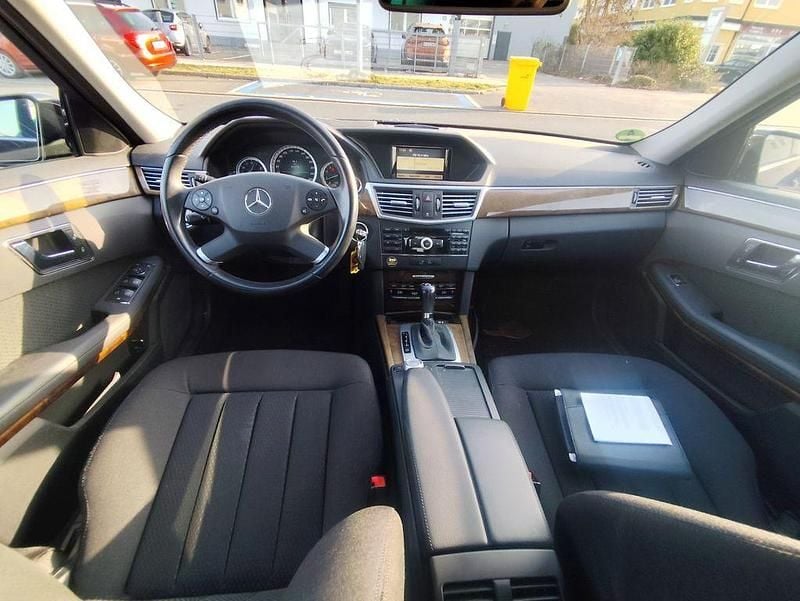 Gebraucht Mercedes E250 204 PS (150 kW) 2009 Braun Limousine