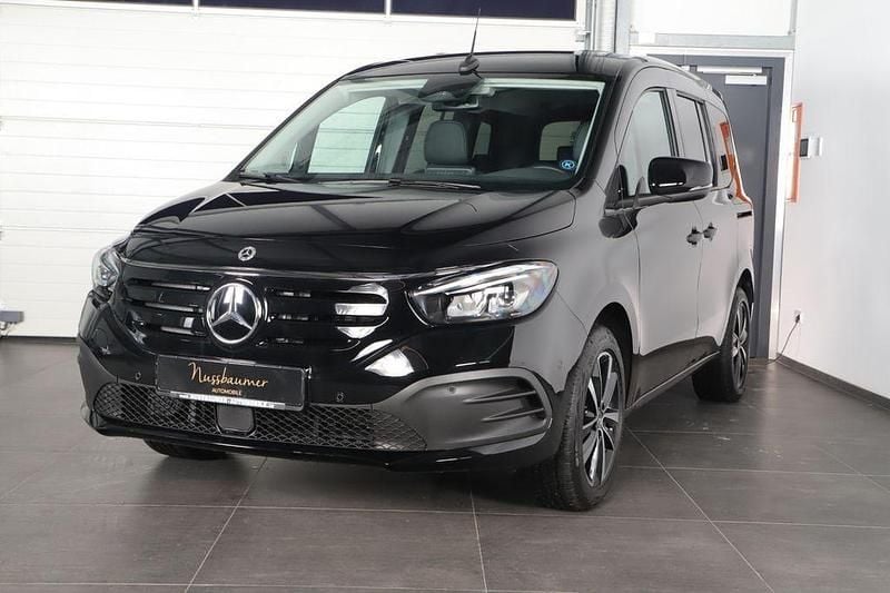 Gebraucht Mercedes EQT200 Premium Plus 89 kW (122 PS) 2024 Loparitschwarz Van / Kleinbus