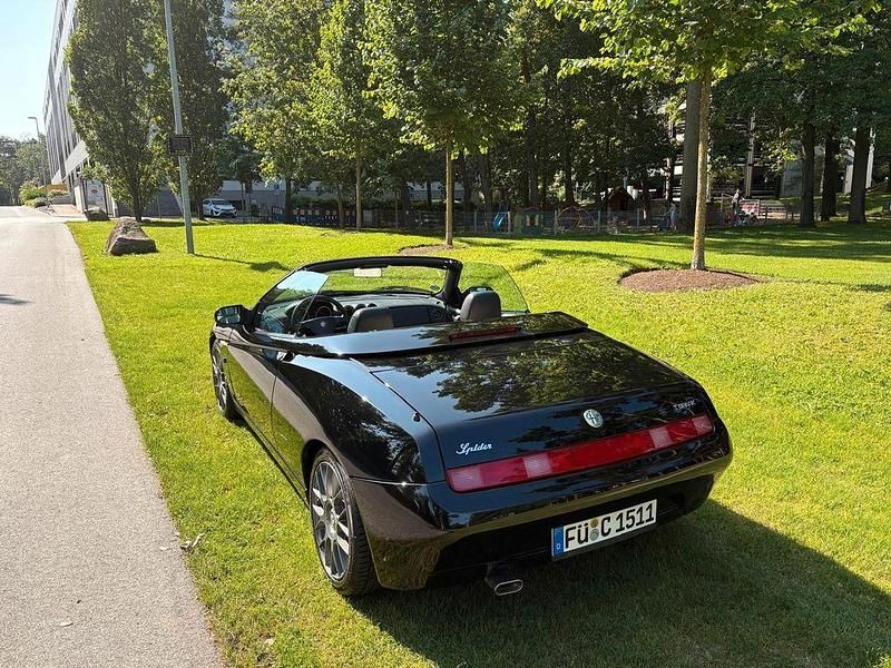Second-hand Alfa Romeo Spider 150 CP (110 kW) 2000 Negru Cabrio