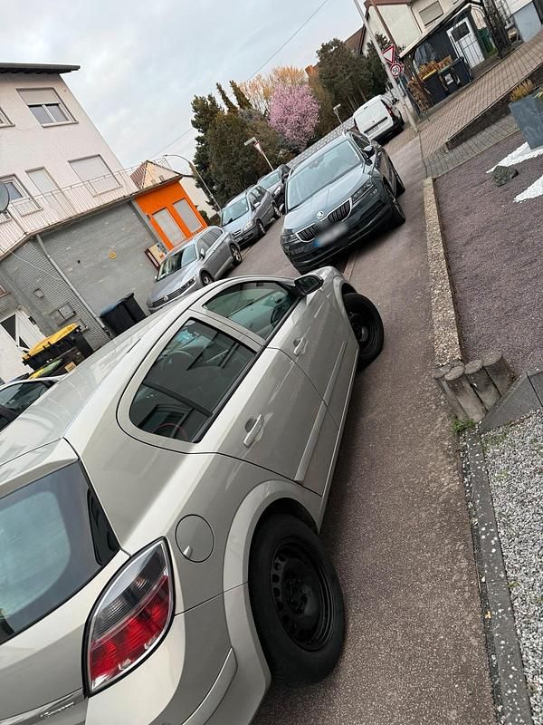 Gebraucht Opel Astra 102 PS (75 kW) 2007 Silber Kleinwagen