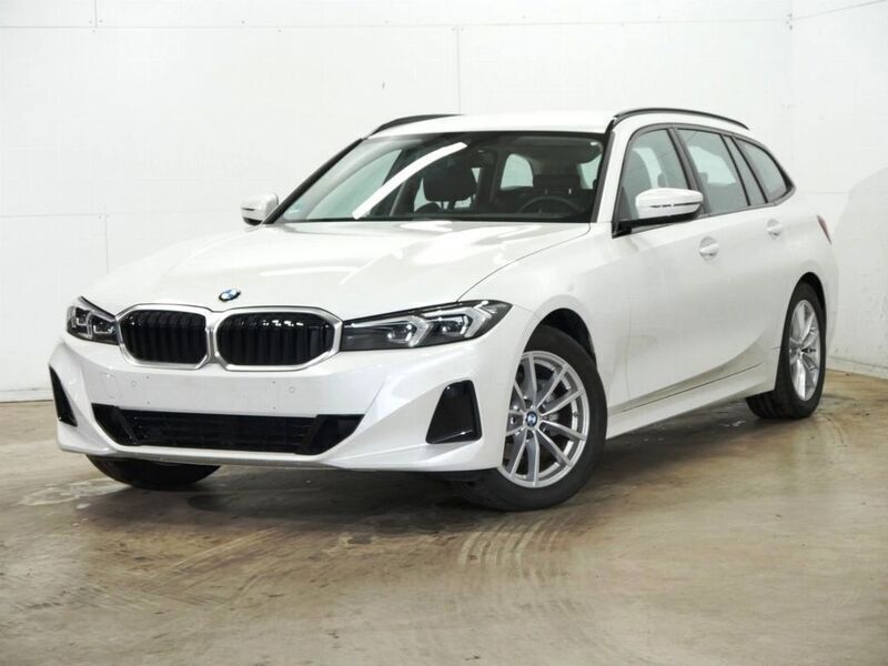 Mineralweiss metallic Gebraucht 2024 BMW 318 Sport Line Kombi | 33.390 € (Fairer Preis) - Bild 1/4