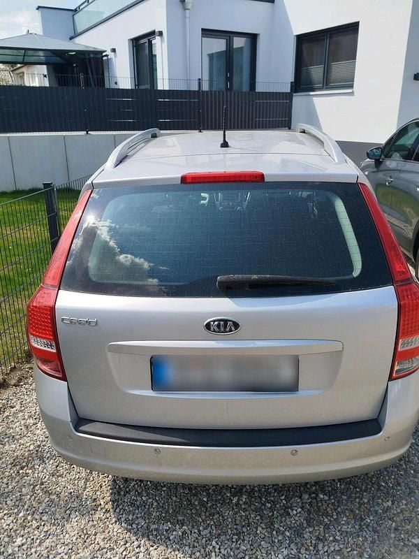 Usata Kia Ceed 90 CV (66 kW) 2012 Argento Utilitaria