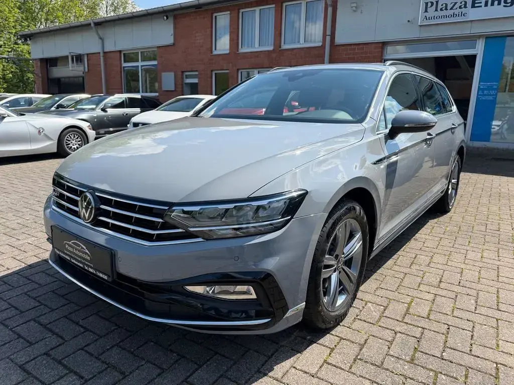 Gebraucht VW Passat R-line 200 PS (147 kW) 2022 Grau Kombi