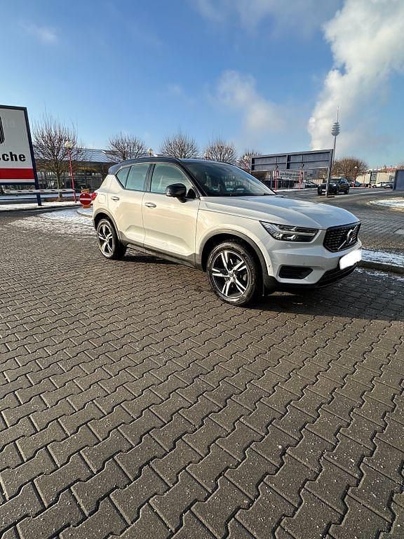Weiß Gebraucht 2020 Volvo XC40 R-Design SUV | 28.500 € (Fairer Preis) - Bild 1/4