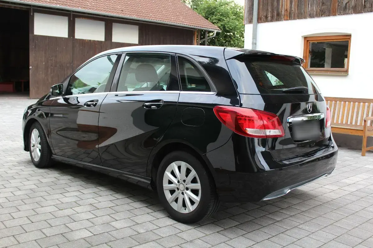 Gebraucht Mercedes B180 Style 122 PS (89 kW) 2017 Schwarz Kleinwagen