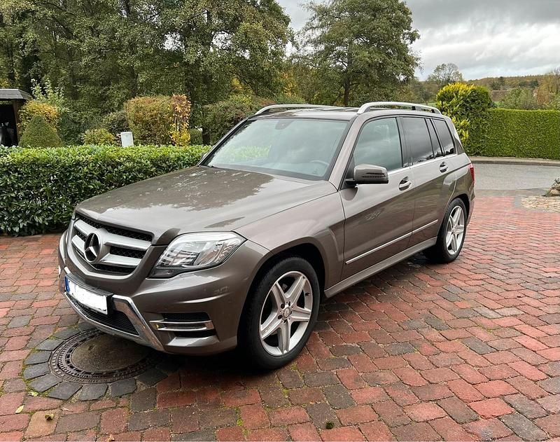 Braun Gebraucht 2013 Mercedes GLK350 Sportline SUV | 17.990 € (Fairer Preis) - Bild 1/4