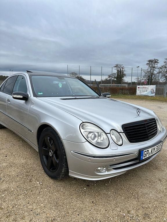 Gebraucht Mercedes E240 Avantgarde 177 PS (130 kW) 2005 Silber Limousine