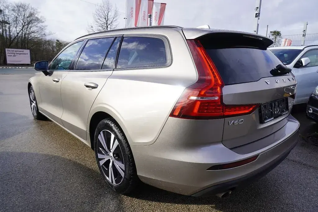 Gebraucht Volvo V60 163 PS (119 kW) 2022 Grau Kombi
