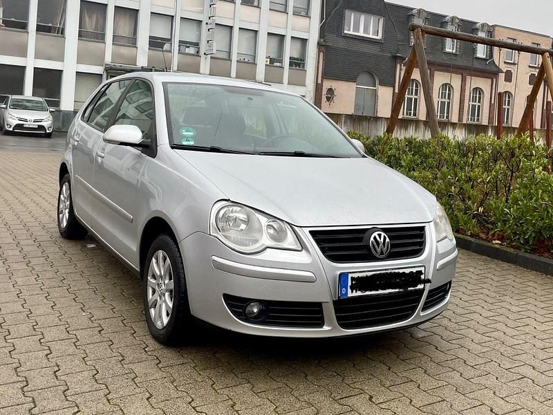 Silber Gebraucht 2009 VW Polo Comfortline Kleinwagen | 3.300 € (Guter Preis) - Bild 1/4