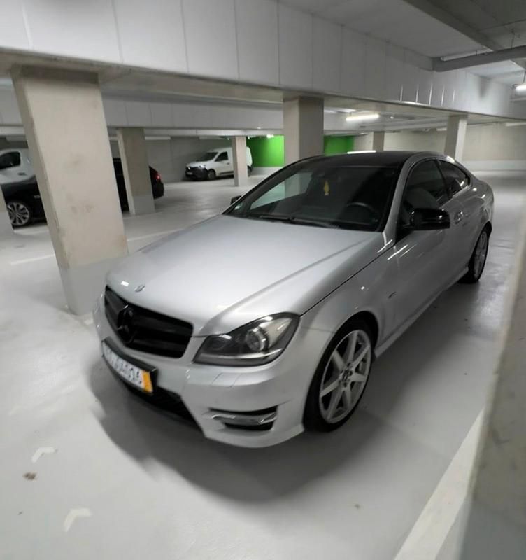 Silber Gebraucht 2011 Mercedes C250 AMG line Coupé | 9.999 € (Fairer Preis) - Bild 1/4