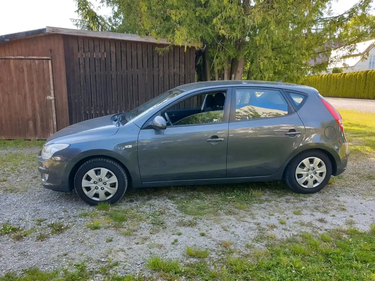 Gebraucht Hyundai i30 122 PS (89 kW) 2007 Grau Kleinwagen