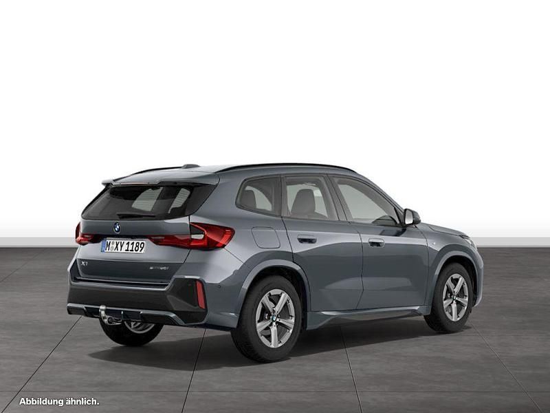 Storm bay metallic Gebraucht 2025 BMW X1 Comfort Edition SUV | 43.384 € (Etwas zu teuer) - Bild 1/1