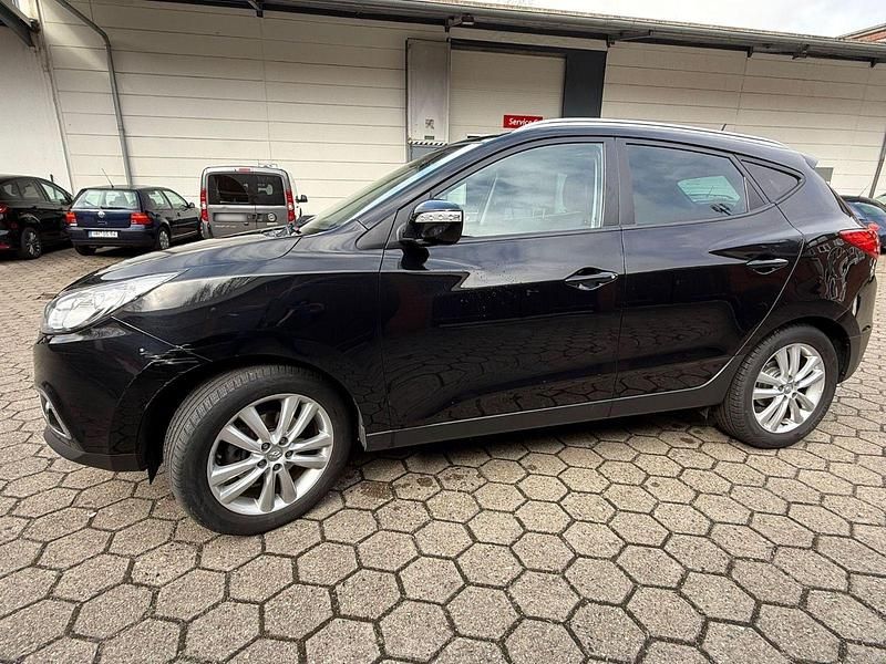 Gebraucht Hyundai Tucson 163 PS (119 kW) 2011 Schwarz SUV