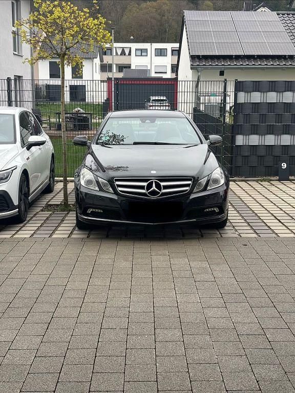Gebraucht Mercedes E250 204 PS (150 kW) 2009 Schwarz Coupé