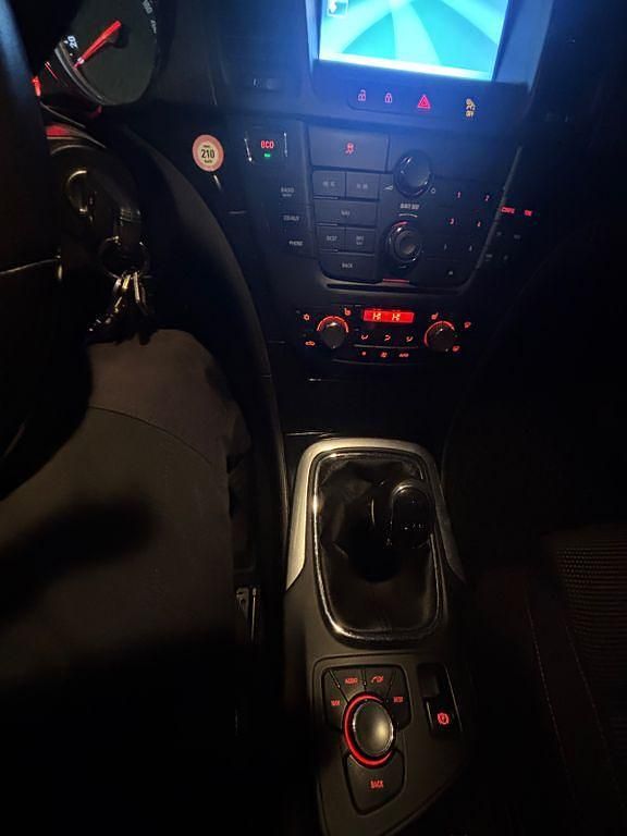 Gebraucht Opel Insignia 160 PS (117 kW) 2012 Schwarz Limousine