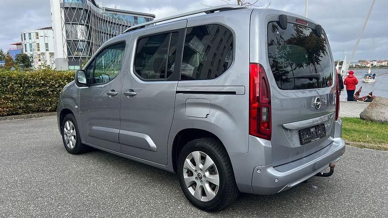Grau Gebraucht 2018 Opel Combo Life Van / Kleinbus | 17.290 € (Fairer Preis) - Bild 1/4