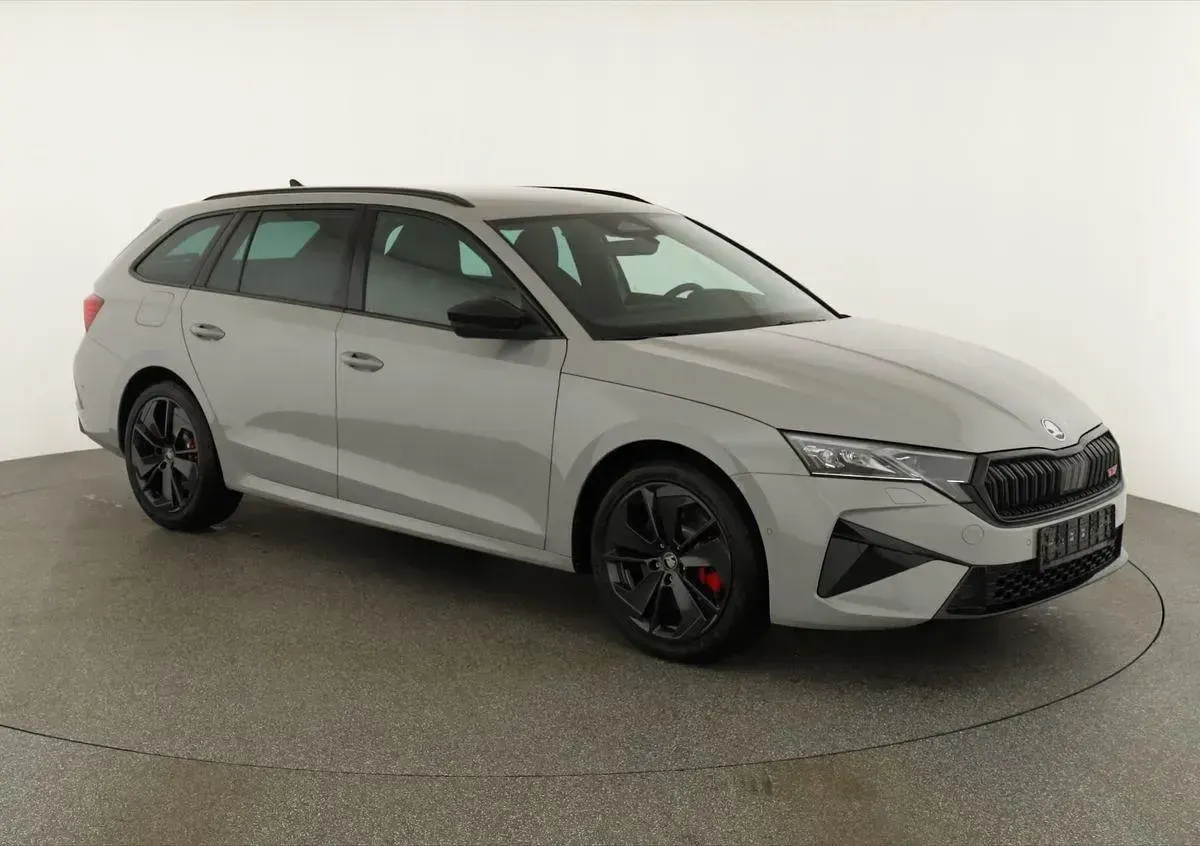 Neu Skoda Octavia RS 265 PS (194 kW) 2026 Stahl grau Kombi