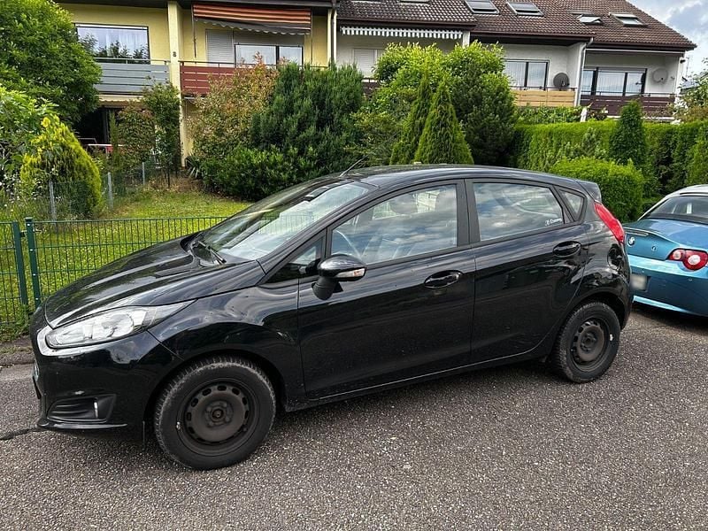 Gebraucht Ford Fiesta Trend 101 PS (74 kW) 2016 Schwarz Kleinwagen
