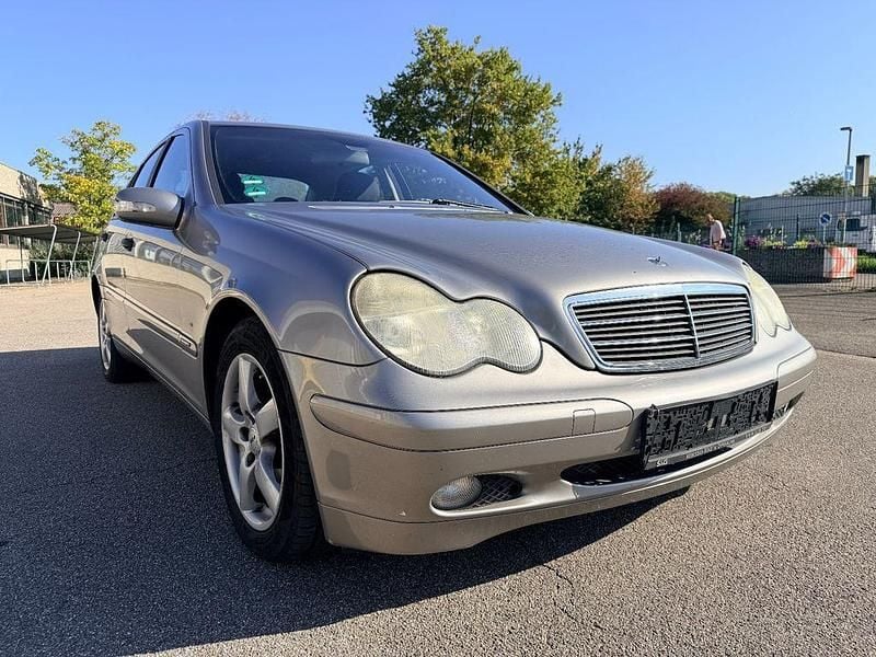 Cubanitsilber metallic Gebraucht 2004 Mercedes C180 Limousine | 1.800 € (Superpreis) - Bild 1/4