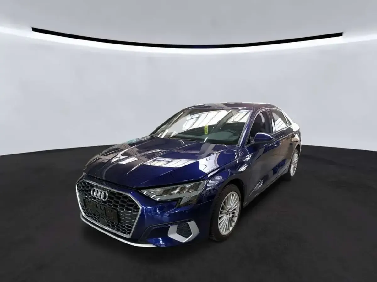 Gebraucht Audi A3 Sport 150 PS (110 kW) 2022 Navarrablau Limousine