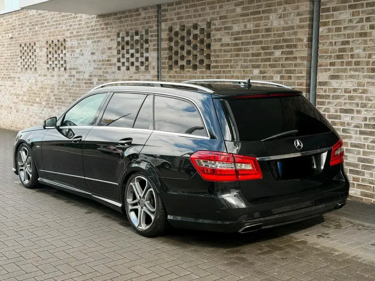 Gebraucht Mercedes E350 Avantgarde 265 PS (194 kW) 2010 Schwarz Kombi