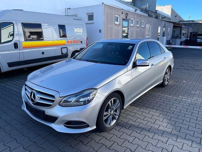 Silber Gebraucht 2013 Mercedes E220 Avantgarde Limousine | 8.950 € (Fairer Preis) - Bild 1/4