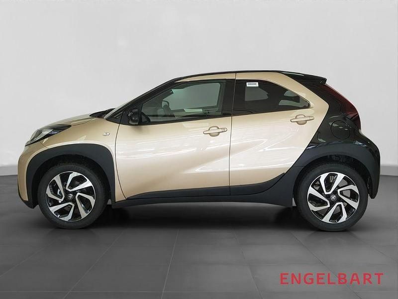 Gebraucht Toyota Aygo X Team 72 PS (52 kW) 2024 Ginger beige / night sky black SUV