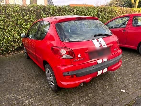 Gebraucht Peugeot 206+ 2011 Rot Kleinwagen