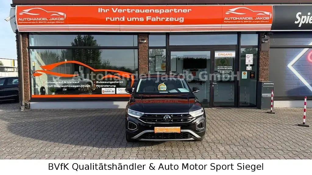 Second-hand VW T-Roc 110 CP (80 kW) 2023 Negru SUV