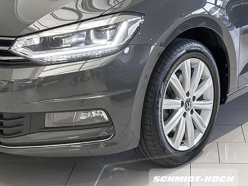 Gebraucht VW Touran Highline 150 PS (110 kW) 2024 Delfingrau (grau) Van / Kleinbus