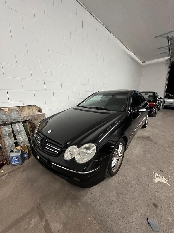 Schwarz Gebraucht 2003 Mercedes CLK240 Coupé | 1.699 € (Superpreis) - Bild 1/4