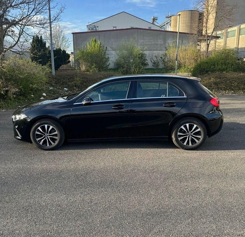 Gebraucht Mercedes A200 150 PS (110 kW) 2021 Schwarz Limousine
