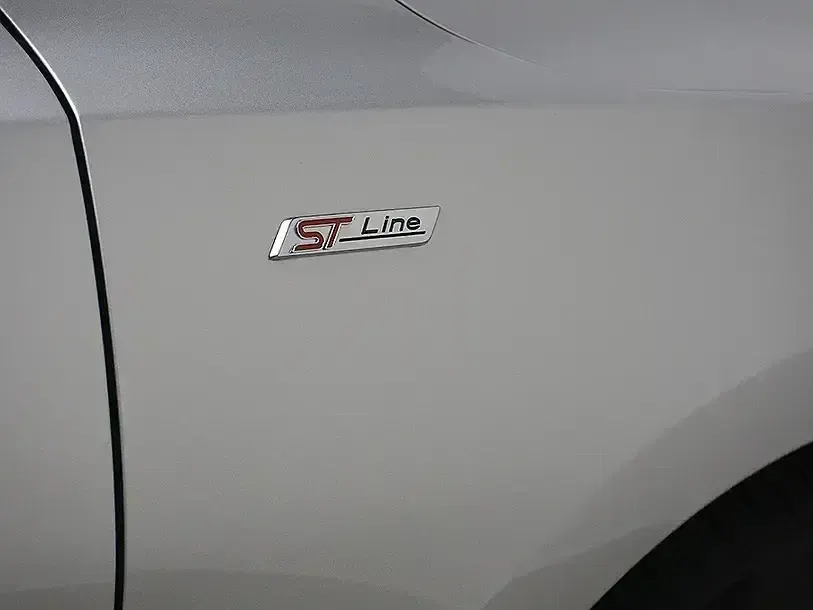 Gebraucht Ford Focus ST-Line X 155 PS (114 kW) 2024 Moondust silber Kombi