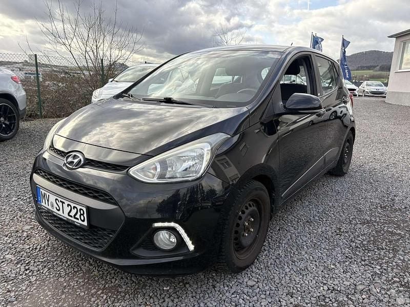 Gebraucht Hyundai i10 Edition 87 PS (63 kW) 2014 Phantom black. / mic Kleinwagen