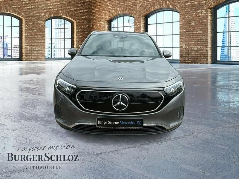 Gebraucht Mercedes EQA250 Progressive 139 kW (190 PS) 2023 Metalliclack mountaingrau SUV