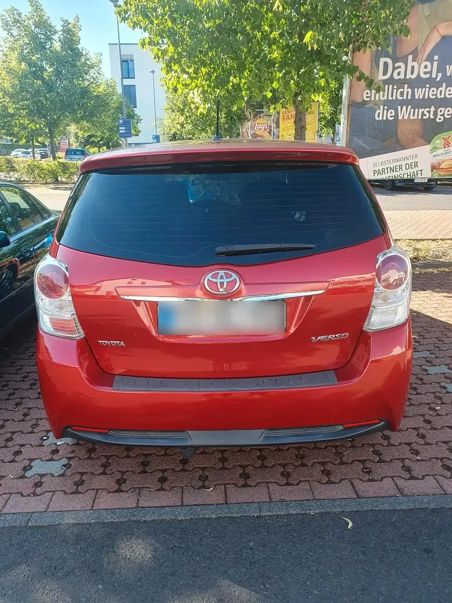 Gebraucht Toyota Verso 177 PS (130 kW) 2013 Rot Van / Kleinbus