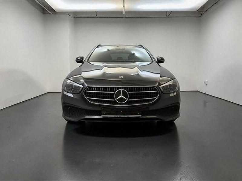 Gebraucht Mercedes E300 Avantgarde 194 PS (142 kW) 2021 Grau Limousine