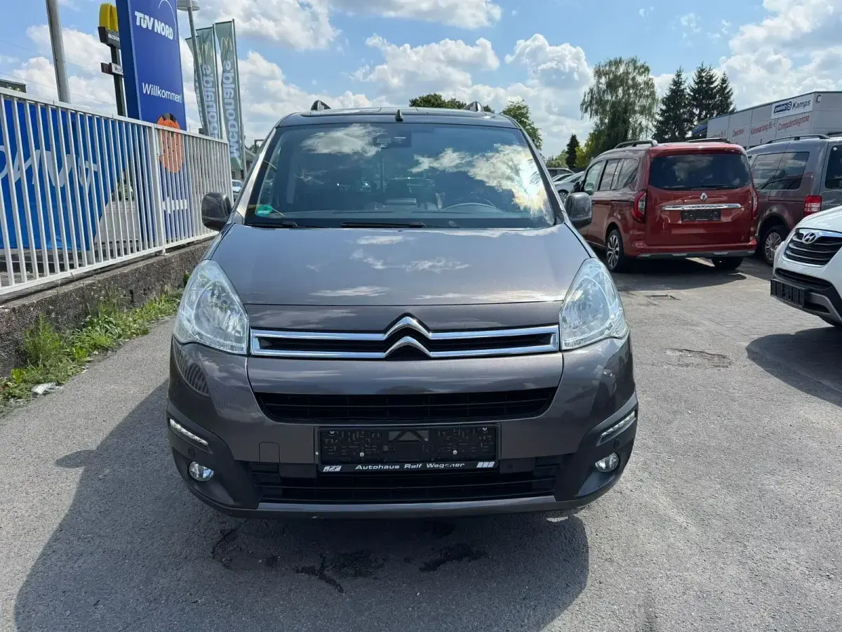 Used Citroën Berlingo Shine 99 HP (72 kW) 2017 Grey Minivan