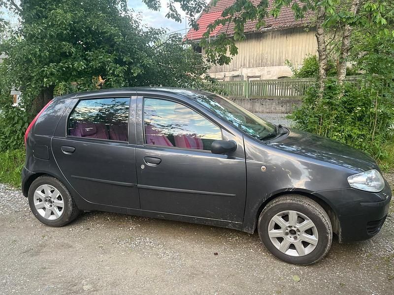 Grau Gebraucht 2005 Fiat Punto Kleinwagen | 1.350 € (Etwas zu teuer) - Bild 1/4