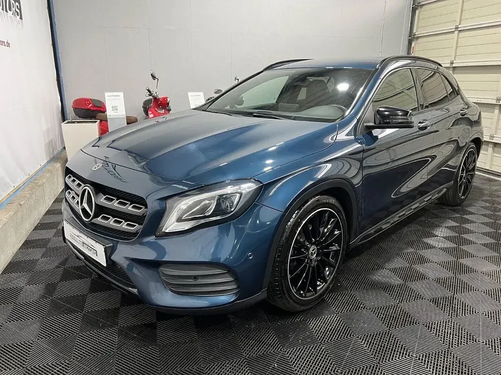 Gebraucht Mercedes GLA180 AMG line 122 PS (89 kW) 2019 Blau SUV
