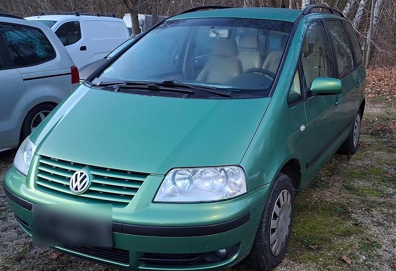 Grün Gebraucht 2001 VW Sharan Van / Kleinbus | 1.799 € (Fairer Preis) - Bild 1/2