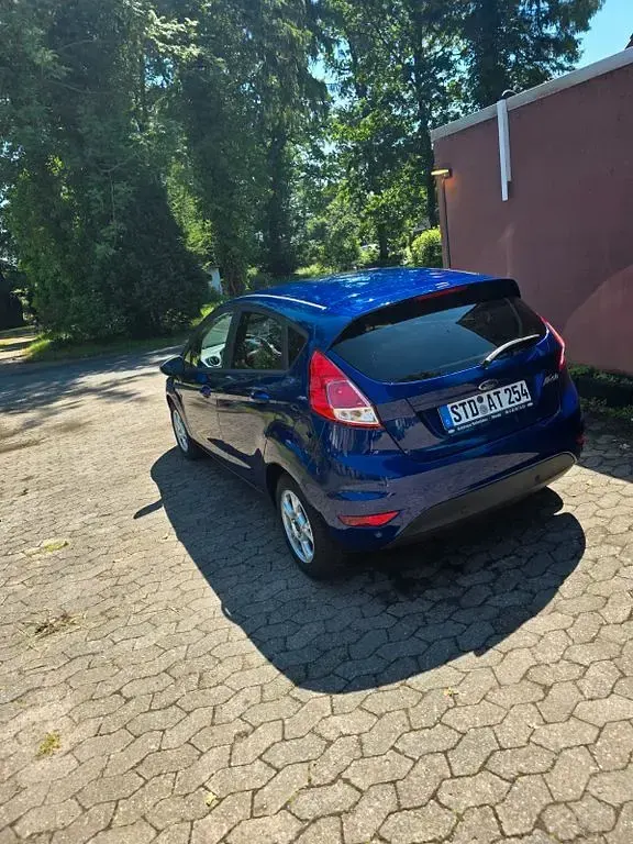 Gebraucht Ford Fiesta Trend 75 PS (55 kW) 2016 Blau Kleinwagen