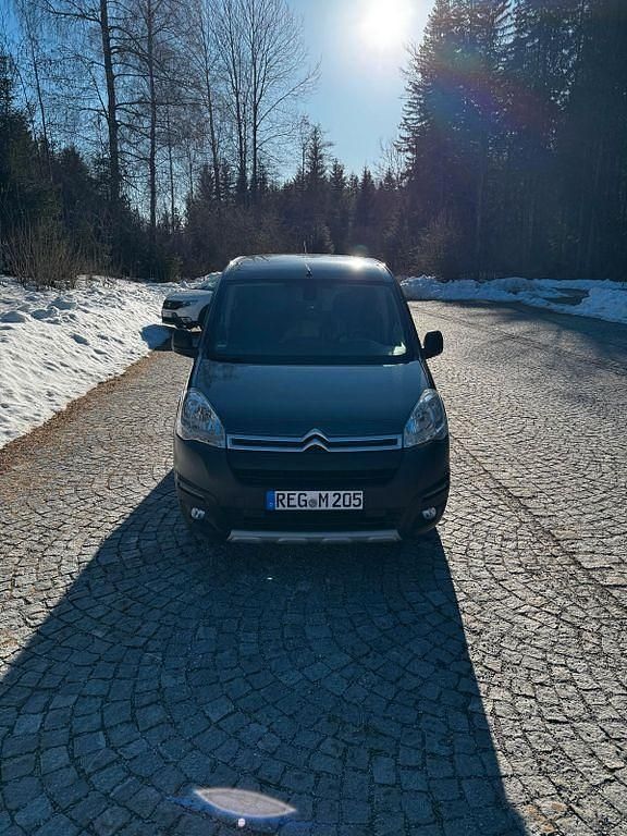 Gebraucht Citroën Berlingo SELECTION 99 PS (72 kW) 2016 Schwarz Van / Kleinbus