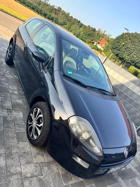 Schwarz Gebraucht 2012 Fiat Grande Punto Kleinwagen | 2.500 € (Fairer Preis) - Bild 1/4