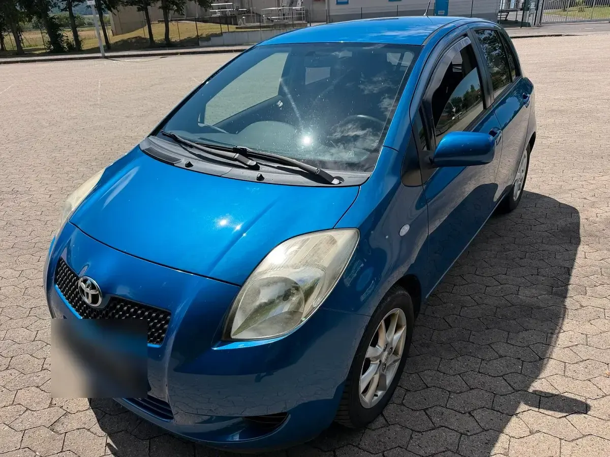 Gebraucht Toyota Yaris 69 PS (50 kW) 2006 Blau Kleinwagen