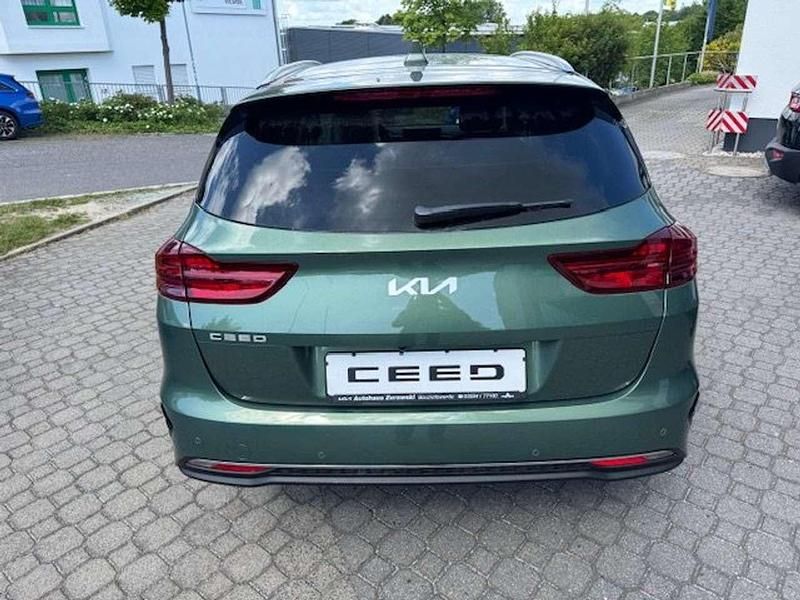 Neu Kia Ceed Sportswagon Plus 140 PS (102 kW) 2025 Grün Kombi