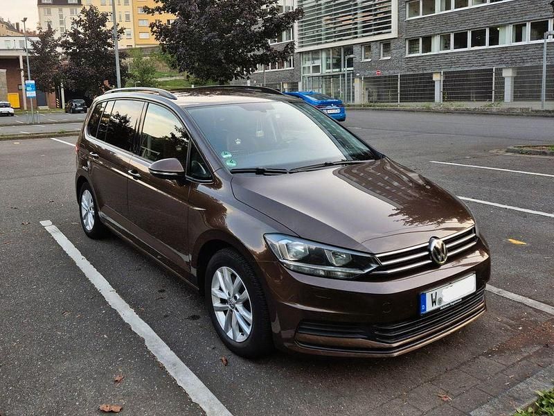 Gebraucht VW Touran Comfortline 116 PS (85 kW) 2016 Braun Van / Kleinbus
