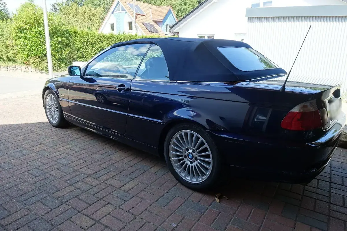 Gebraucht BMW 320 Cabriolet 170 PS (125 kW) 2001 Blau Cabrio
