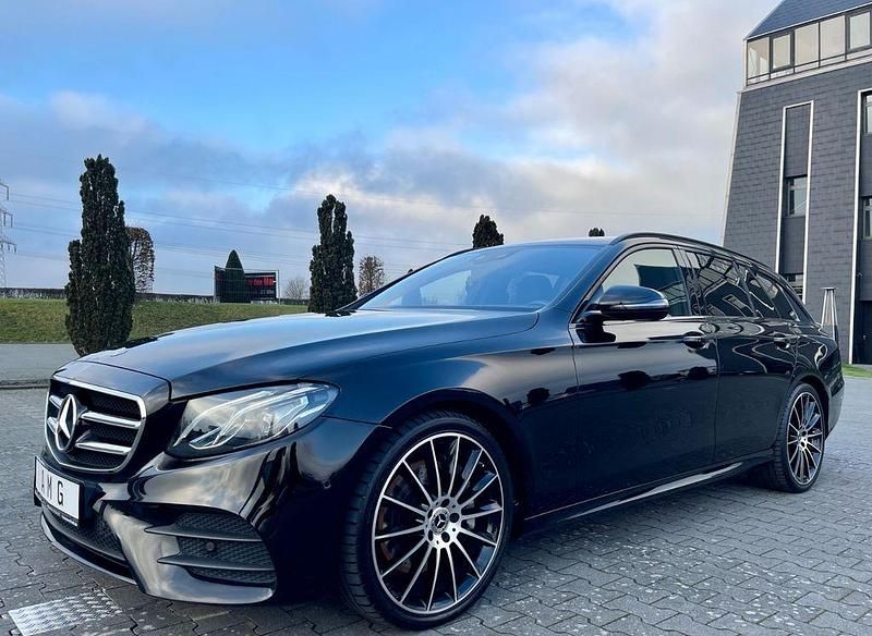 Schwarz Gebraucht 2019 Mercedes E350 AMG Kombi | 29.600 € (Fairer Preis) - Bild 1/4